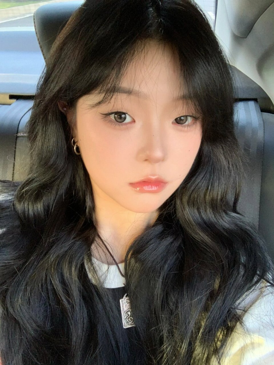 单眼皮女生别再为妆容烦恼了!  试试辣味淡妆,让你一秒变身时尚达人.