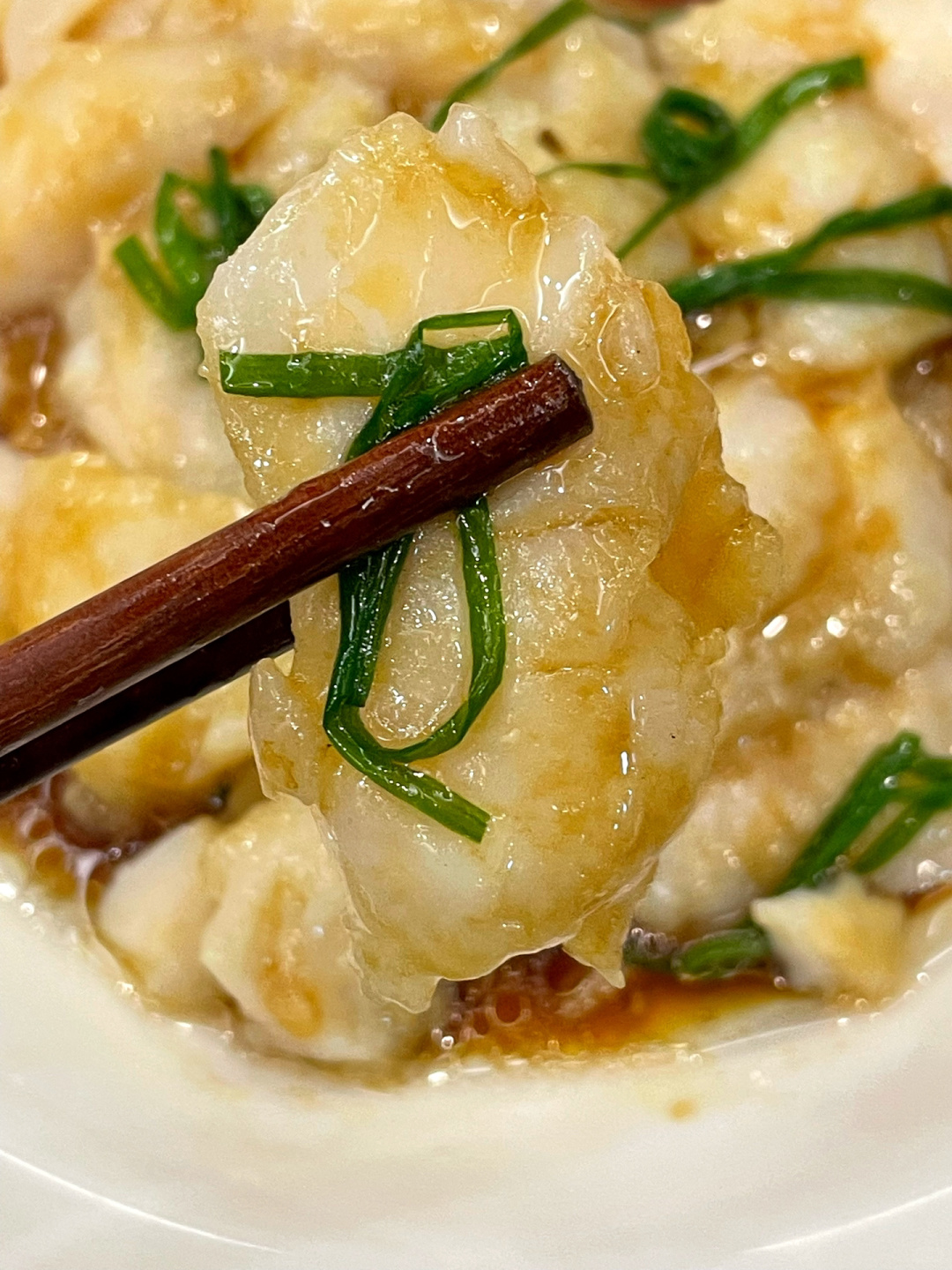 巴沙鱼1块 姜丝适量 葱丝适量 盐适量
