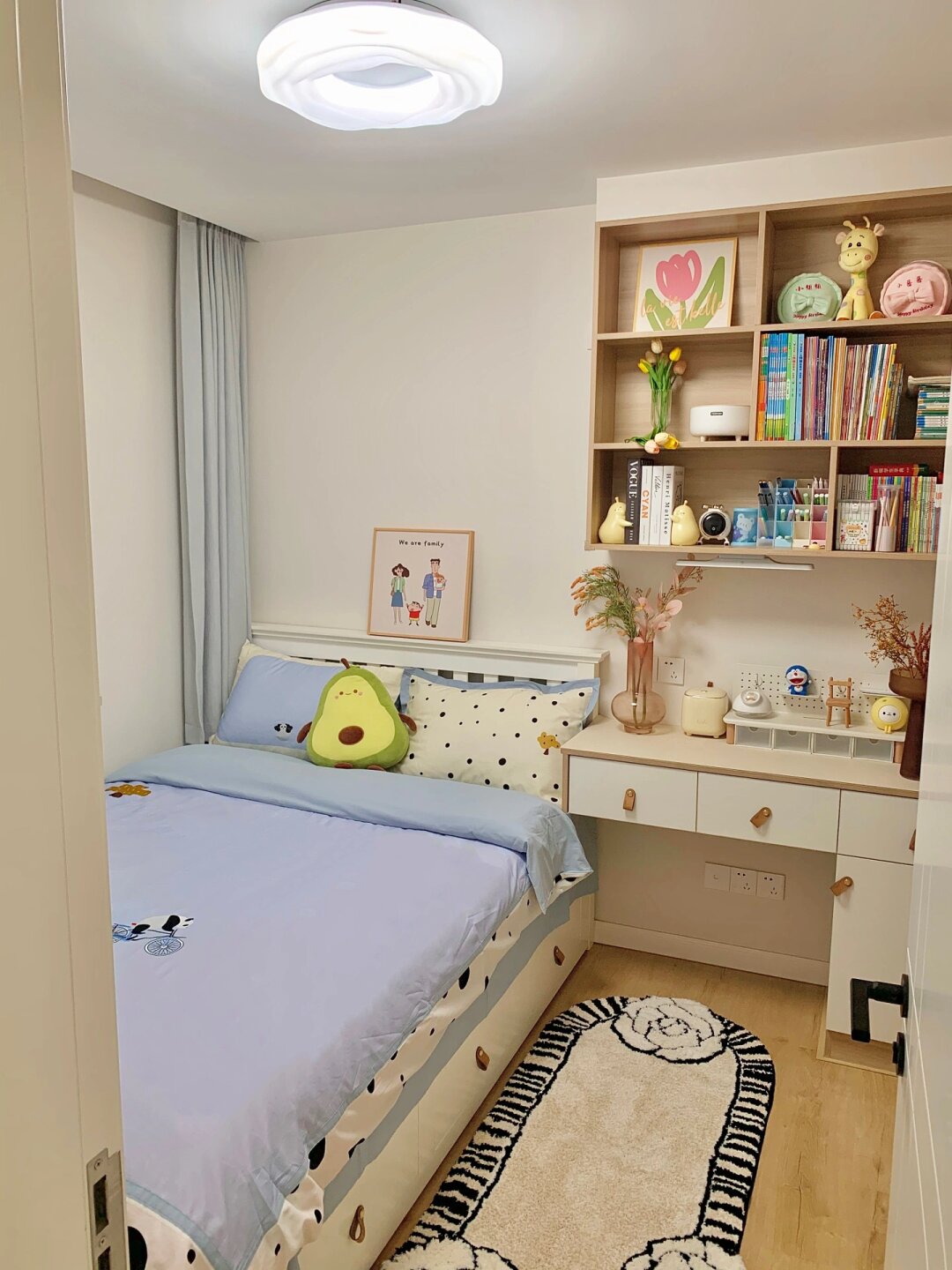 图片带书桌的房间孩子房间的布置图片儿童卧室图片真实房间布置学生