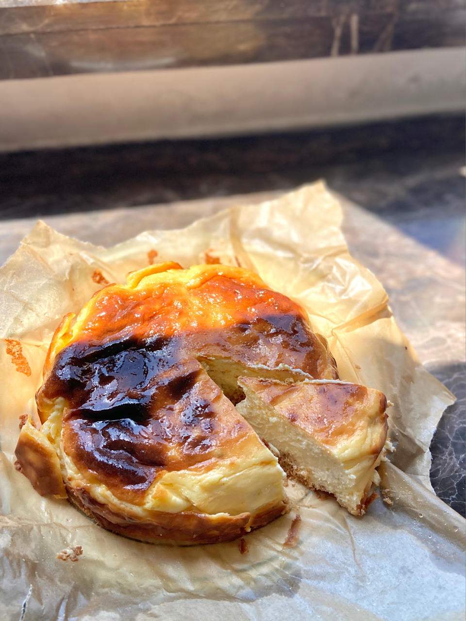 奶香浓郁颜值和口感并存   巴斯克真的了入口即化 本芝士脑袋一脸满足