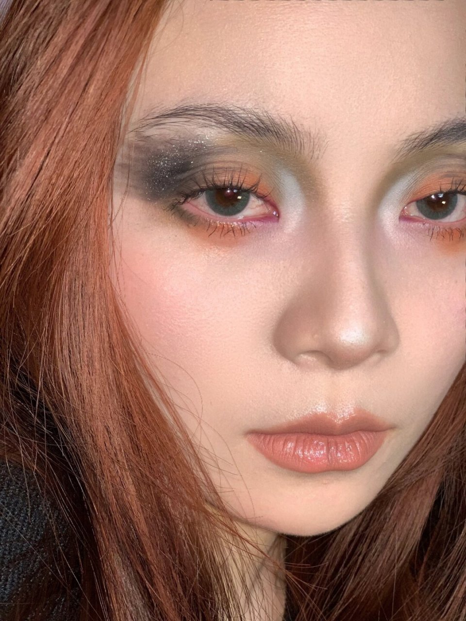 创意眼妆:独特的烟熏妆  在我们的生活中,美丽的定义千差万别,每个人