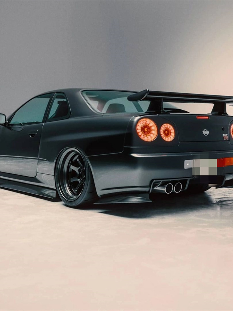 一款由数字艺术家khyzyl saleem改造的尼桑r34 gtr.