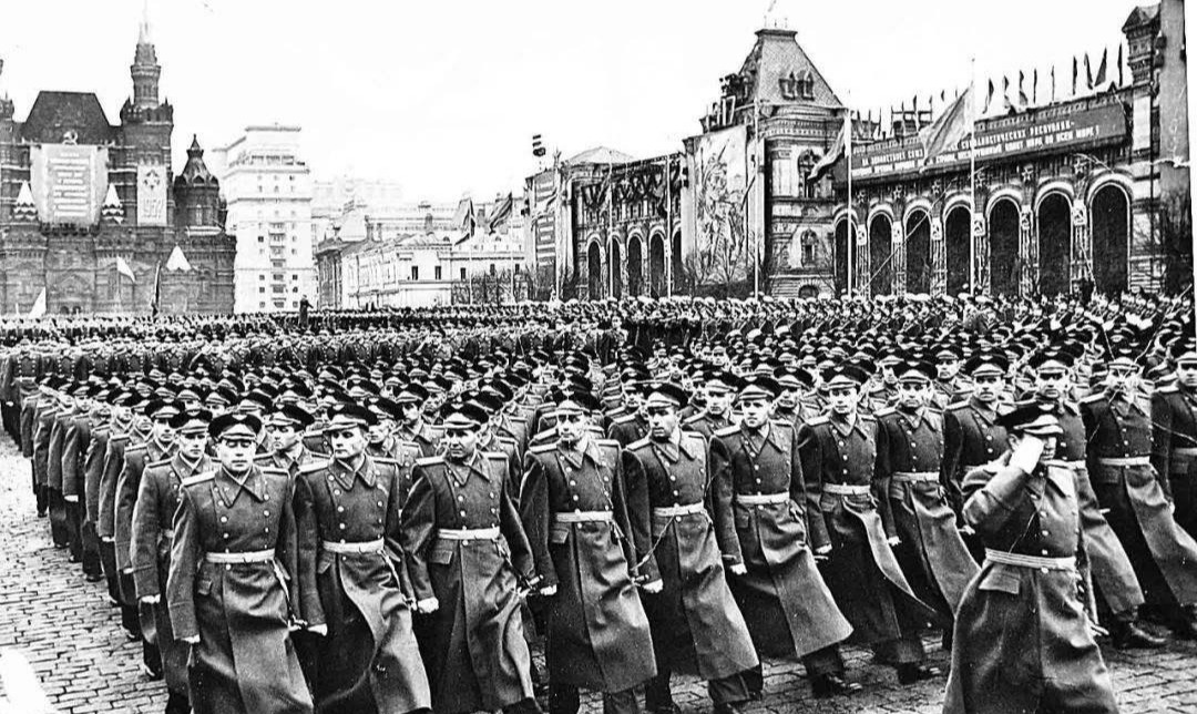 维亚济马—布良斯克战役:苏军三大集团被围歼,67万人沦为俘虏