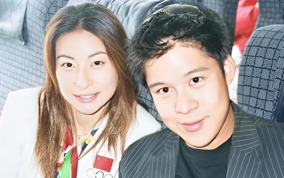 霍启刚:因失去3千亿继承权,遭前任抛弃,郭晶晶为啥甘愿接受他