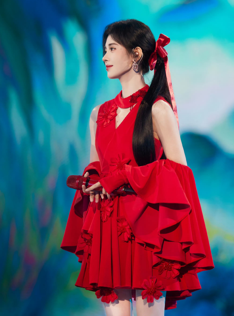 鞠婧祎穿红裙好美,温婉灵动,美艳绝伦!