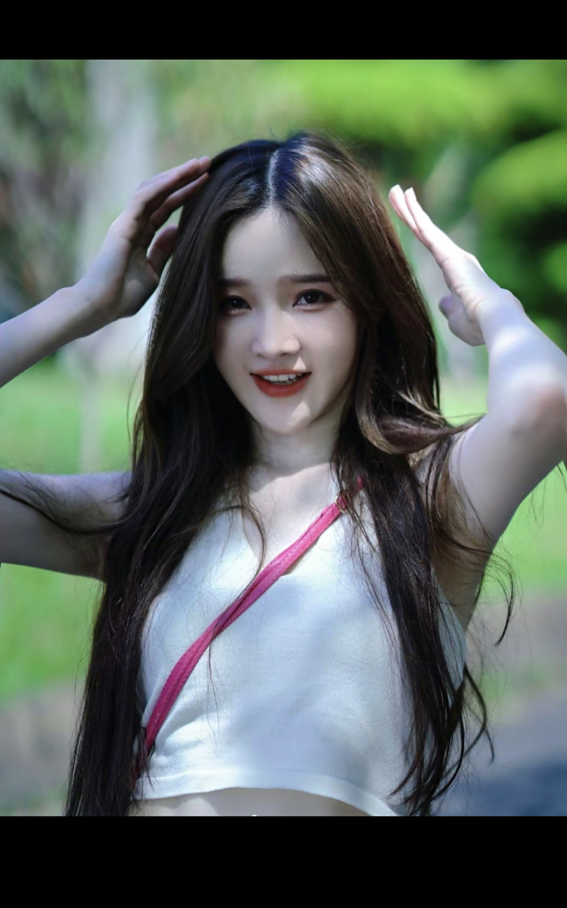 网红歌手  戴羽彤  yy旗下女艺人 中国内地女歌手戴羽彤,1997年4月12