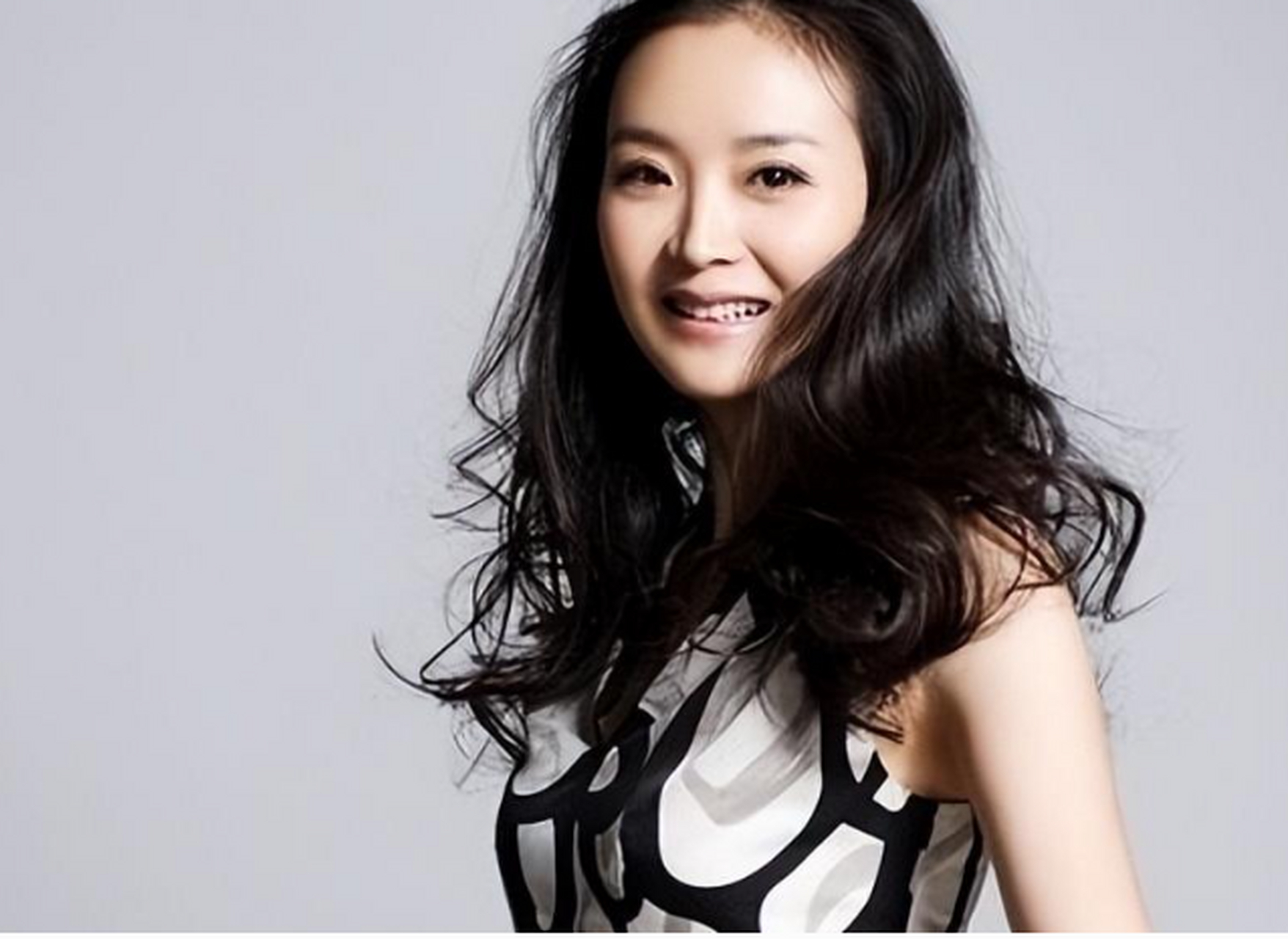 李海鹰是一位才华横溢的作曲家,他的歌曲深受人们喜爱.