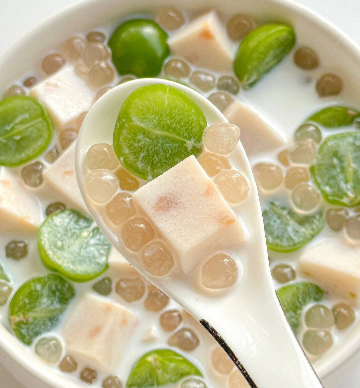 青提茉莉奶冻西米露 青提甜滋滋的,茉莉奶冻香甜嫩滑,qq弹弹的西米再