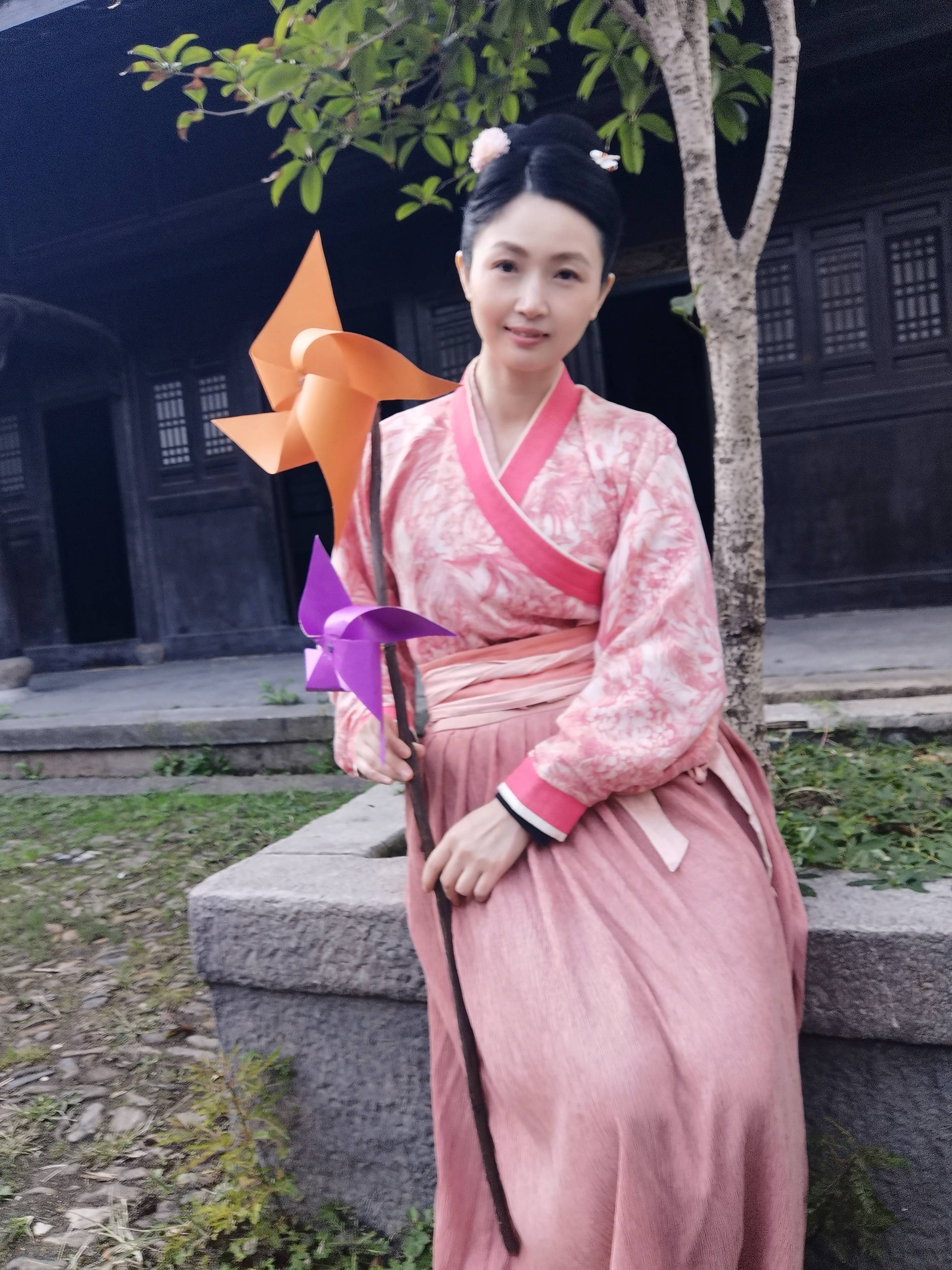 前段时间爆火剧《莲花楼》中的方多病曾舜晞,濮方古装女百姓方多古装