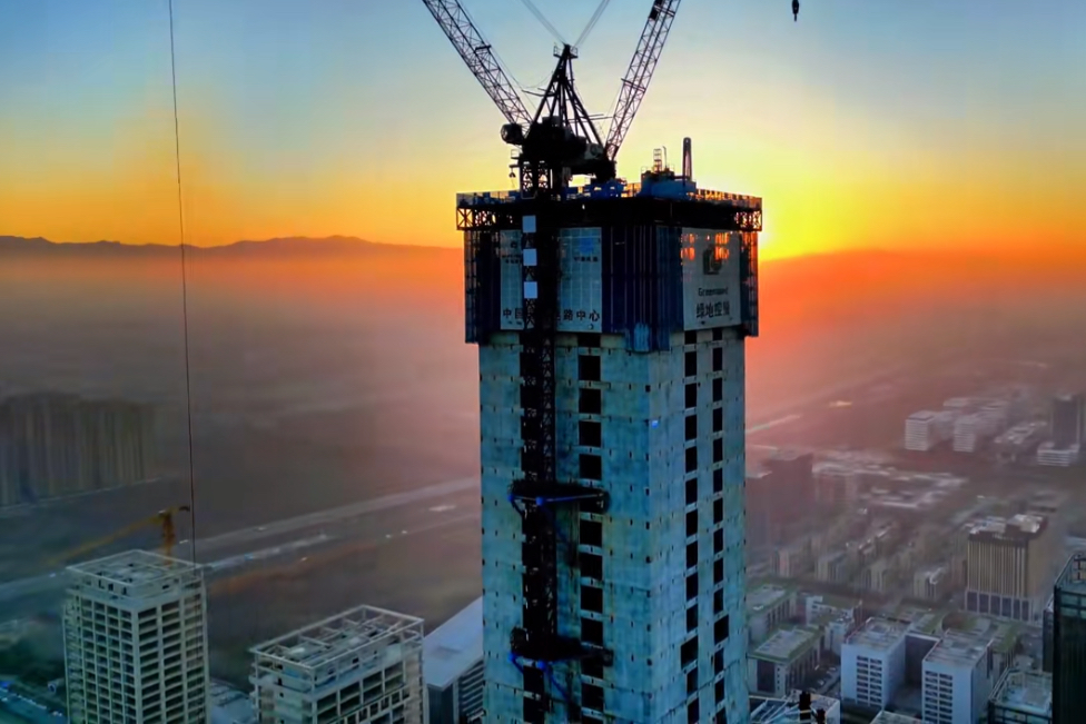 西安国际丝路中心大厦,高498米100层,高度位居我国中西部第一