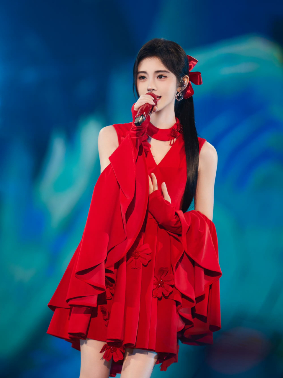 鞠婧祎穿红裙好美,温婉灵动,美艳绝伦!