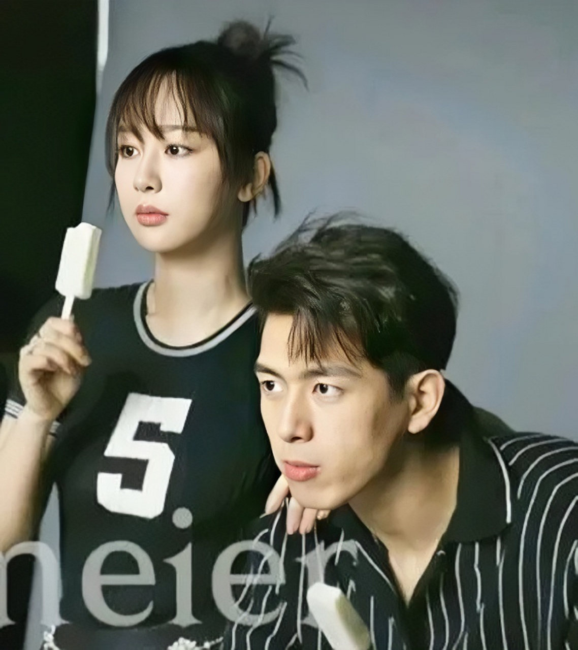 杨紫李现童颜夫妇的售后太强了,一起在湖南卫视跨年,2024年0点发出