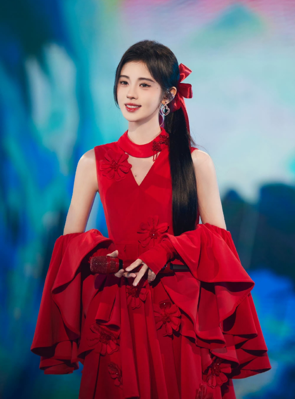 鞠婧祎穿红裙好美,温婉灵动,美艳绝伦!