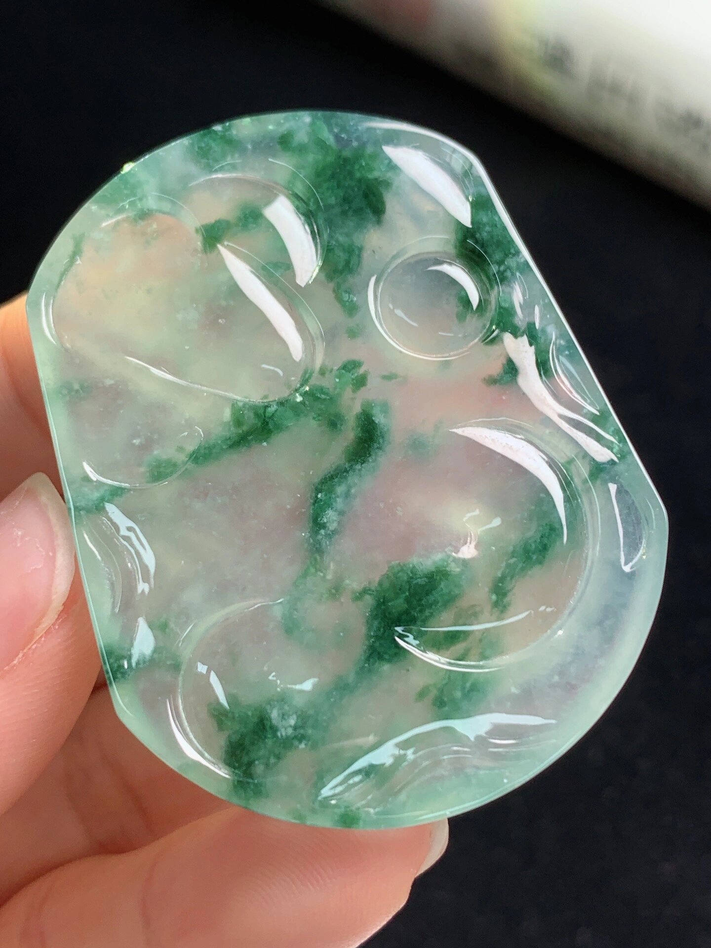 翡翠功效与作用之灵性(翡翠功效与作用之灵性戴在哪只手)