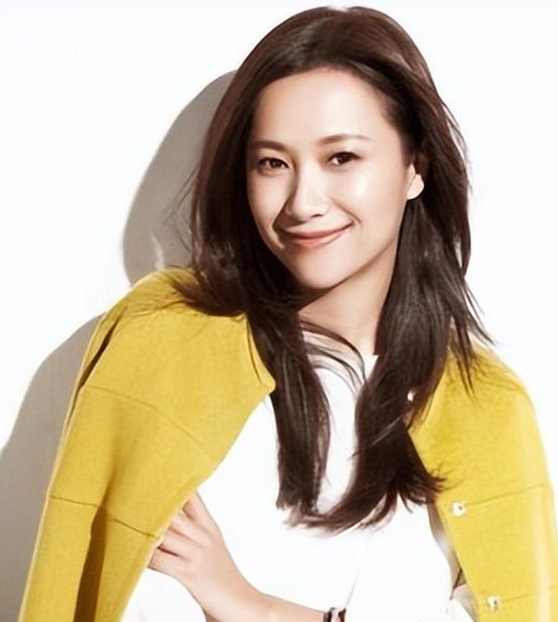 徐静蕾是一个才华横溢,长相甜美的才女,从19岁开始就没有缺过男朋友.