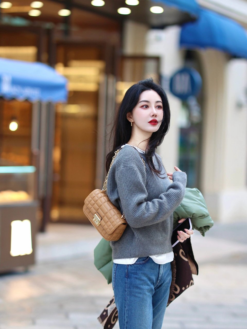 潮流尚新季# 冬日法式感00街角的随性慵懒  新年的shopping look