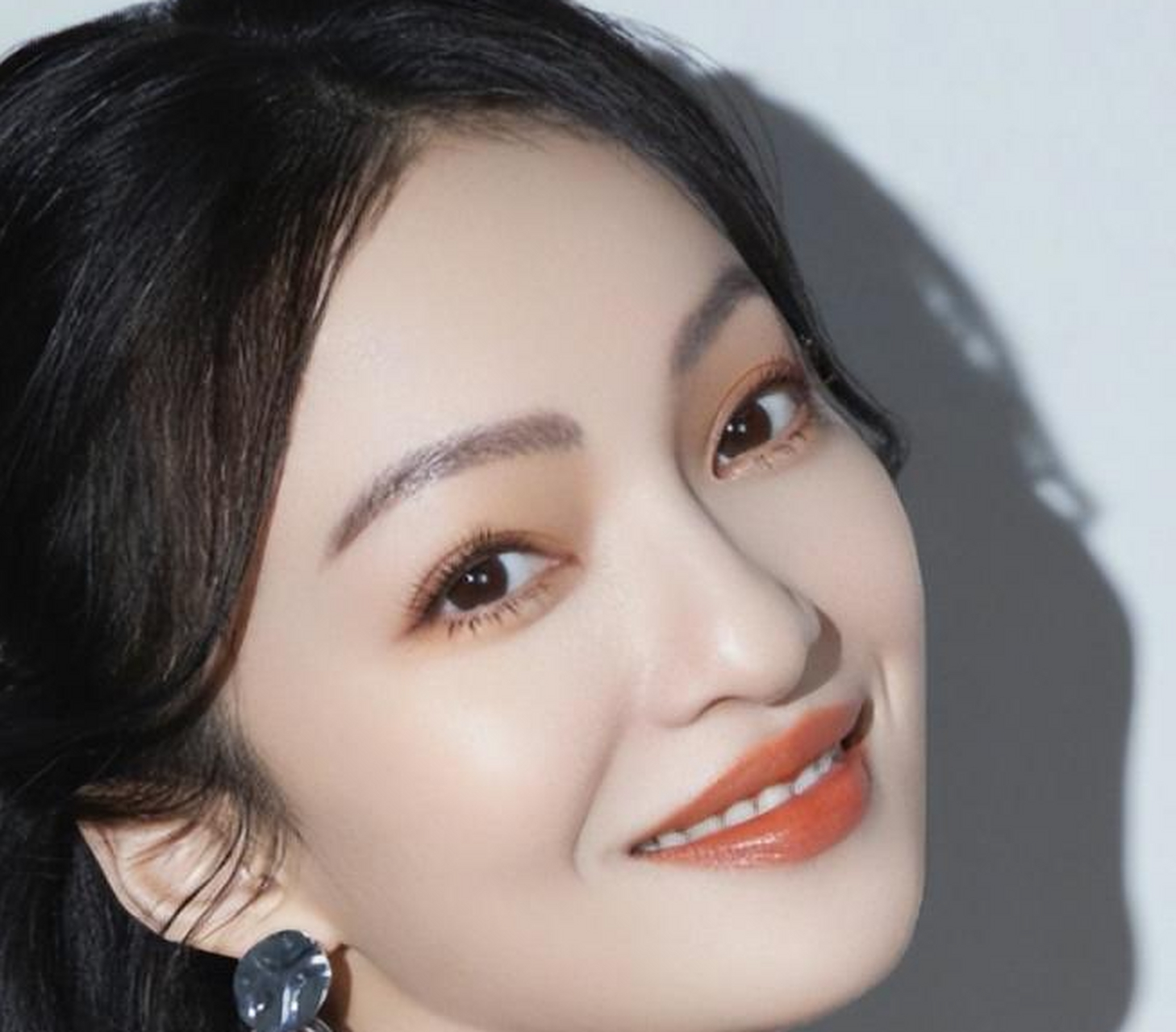 张韶涵,一个经历磨难和挫折的女孩,凭借自己的坚强和才华成为华语乐坛