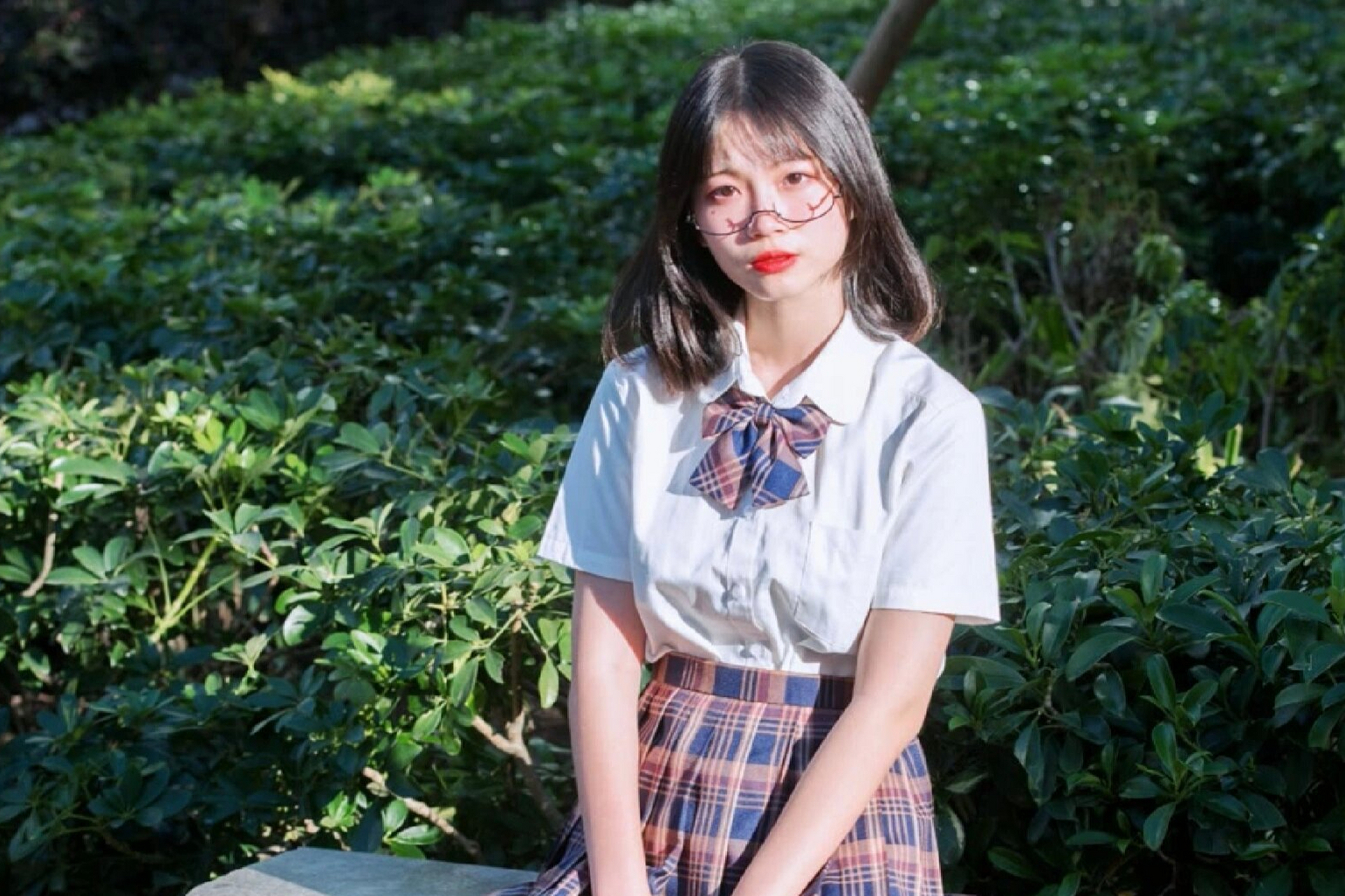 jk制服是日本女子高中生钟爱的校服款式,它不仅是衣服,更是文化和青春