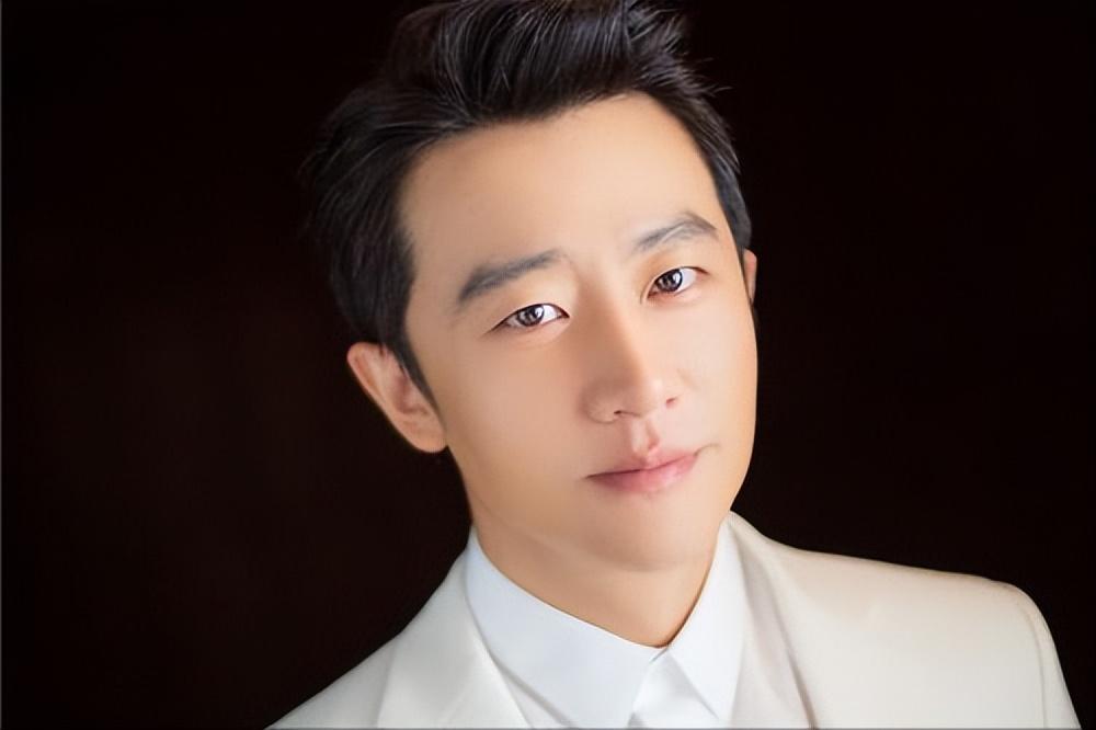 不拍戏就"消失",38岁的黄轩,已经走上了男演员的另一条大道