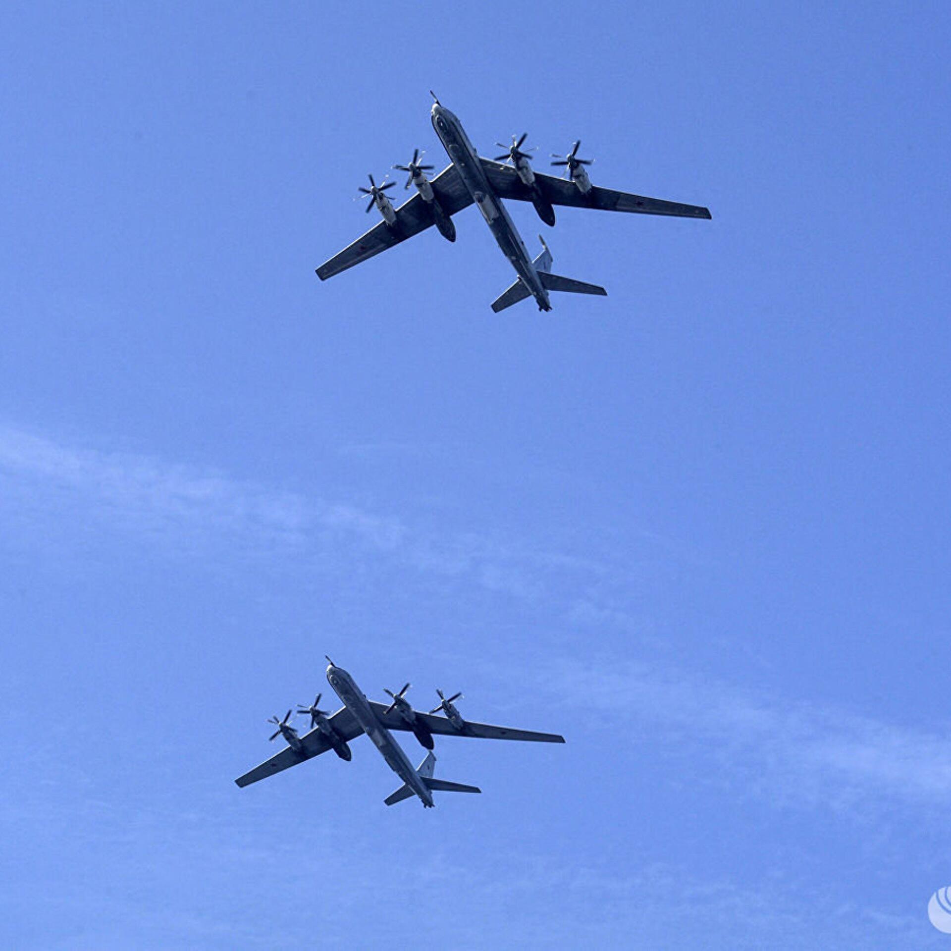 俄20架轰炸机出动,齐射100枚导弹,基辅火光冲天