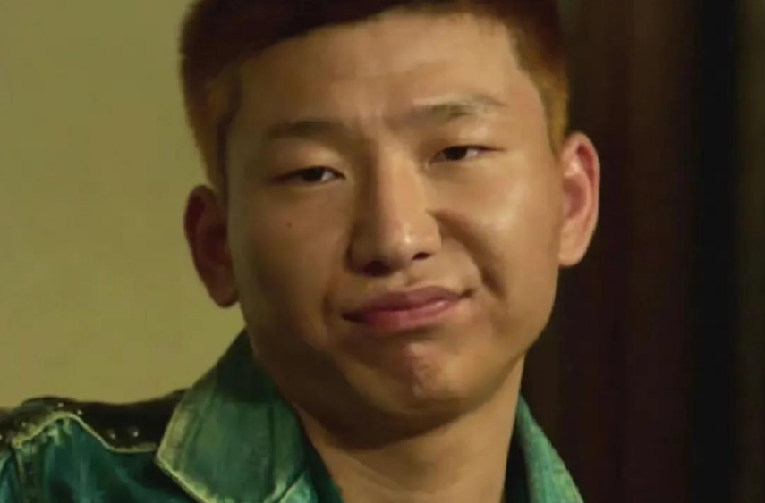 "先亲程程后摸腿,我是莽村李宏伟",读懂才发现程程已不是处女