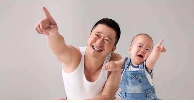 吴京儿子叫无所谓,靳东儿子叫靳小爷,但都不如杨澜儿女的名字!