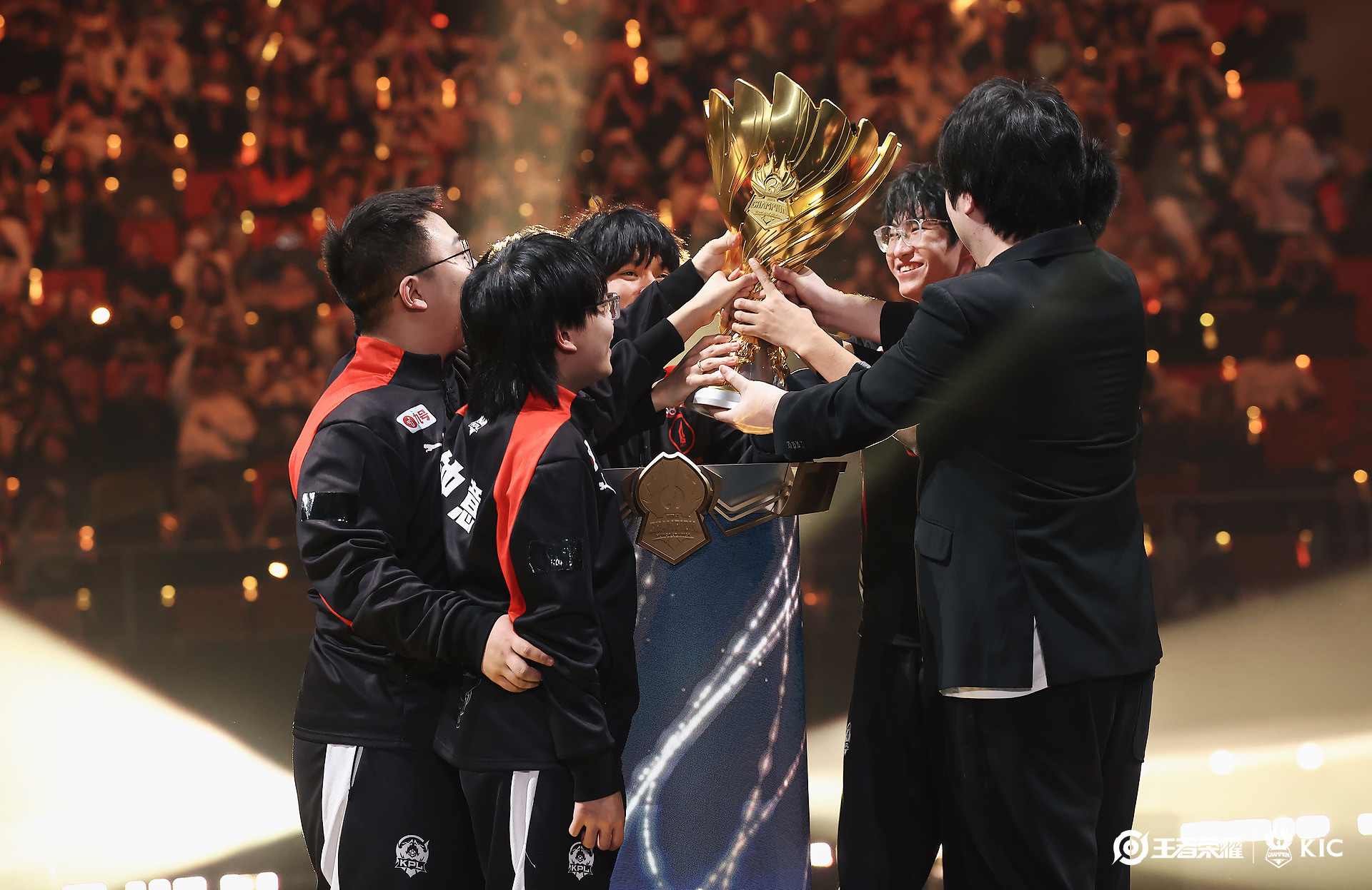 世冠各队拿了多少奖金?ag有2000万,16强的奖金都比挑杯冠军多!