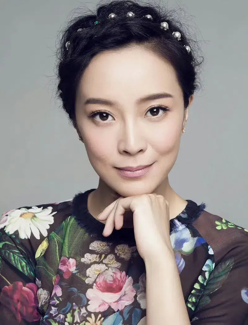 演员苏岩:再婚嫁罗嘉良,结婚14年生一女,幸福美满