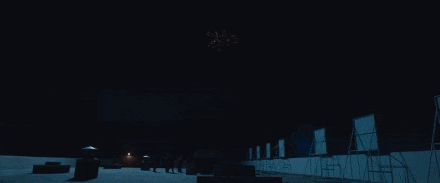 这些巧合让原本紧张刺激的大逃亡变得格外滑稽,也让抗日这个略显 林 