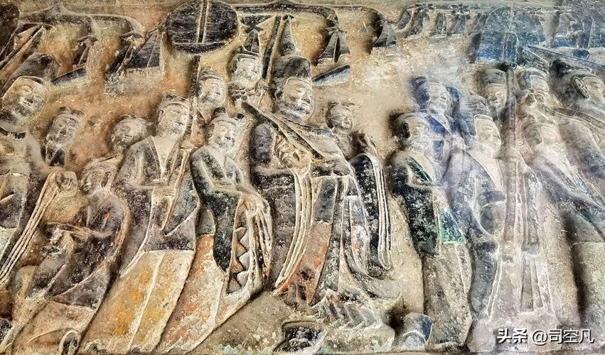 剧中龙门石窟的"众生礼佛图像