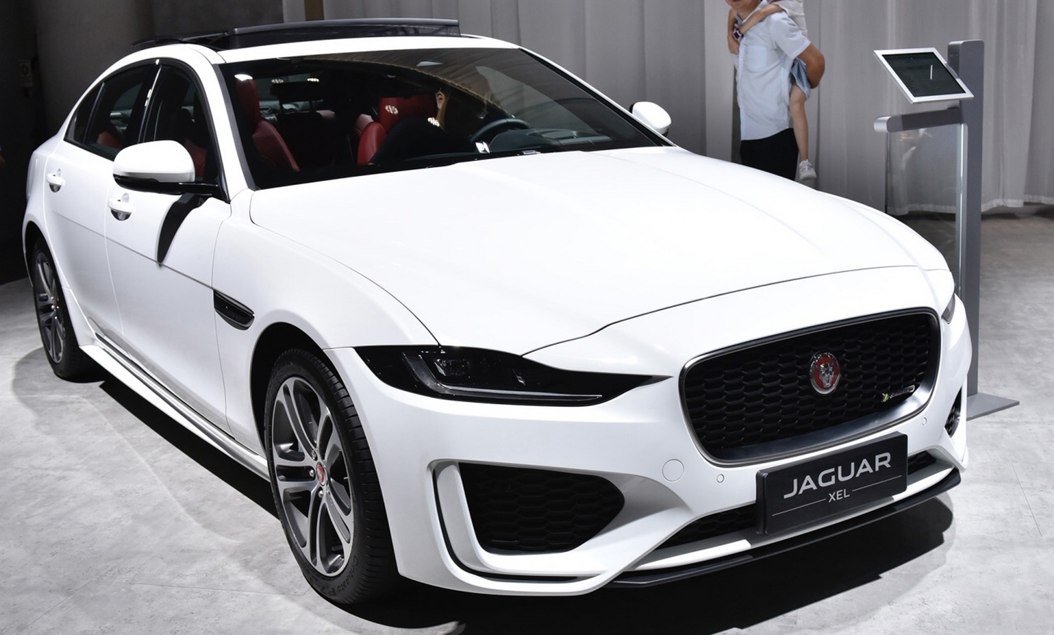 捷豹新款xel轿车,轿车界的一股清流,从车标到车身都是我的最爱