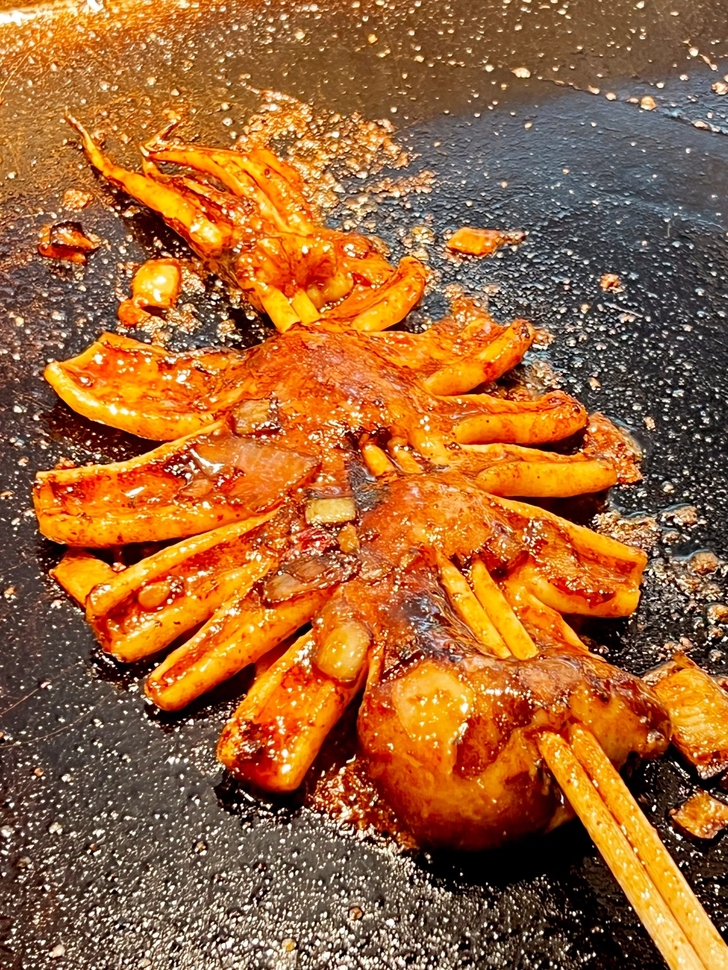 铁板鱿鱼作为一个风靡全国的名小吃特别受到人们