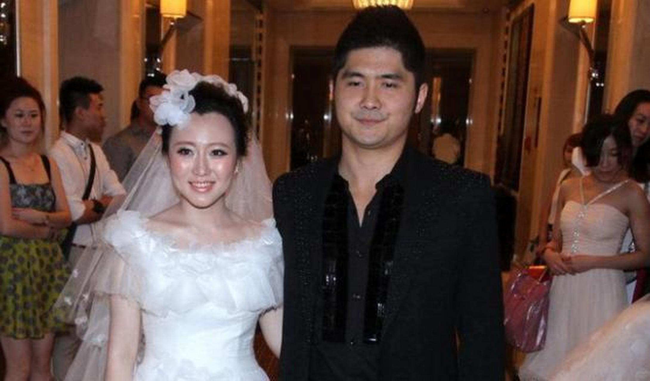 然而,外孙出生后,潘长江前去看了一眼,就头也不回的就走了!