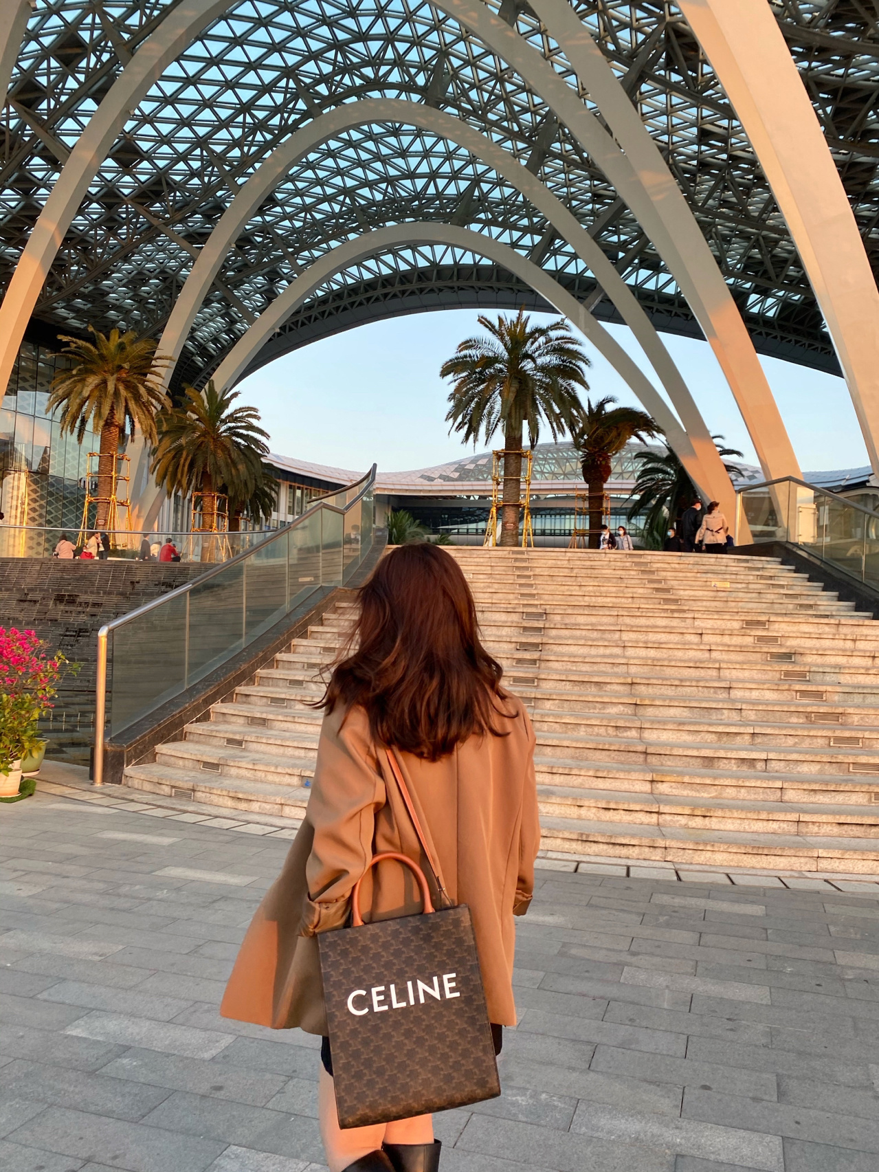 背celine在新公司上班真的会被同事双标对待