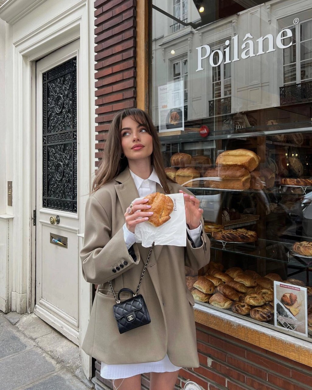 法式风情look合集  mara lafontan的穿搭风格真是不走寻常路,她把法式