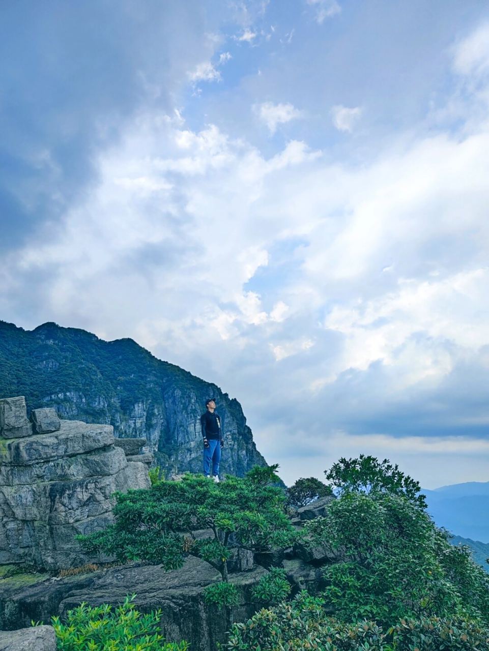 户外徒步眼见很开阔啊  茶岩顶,位于韶关曲江罗坑镇,因山顶野茶树而