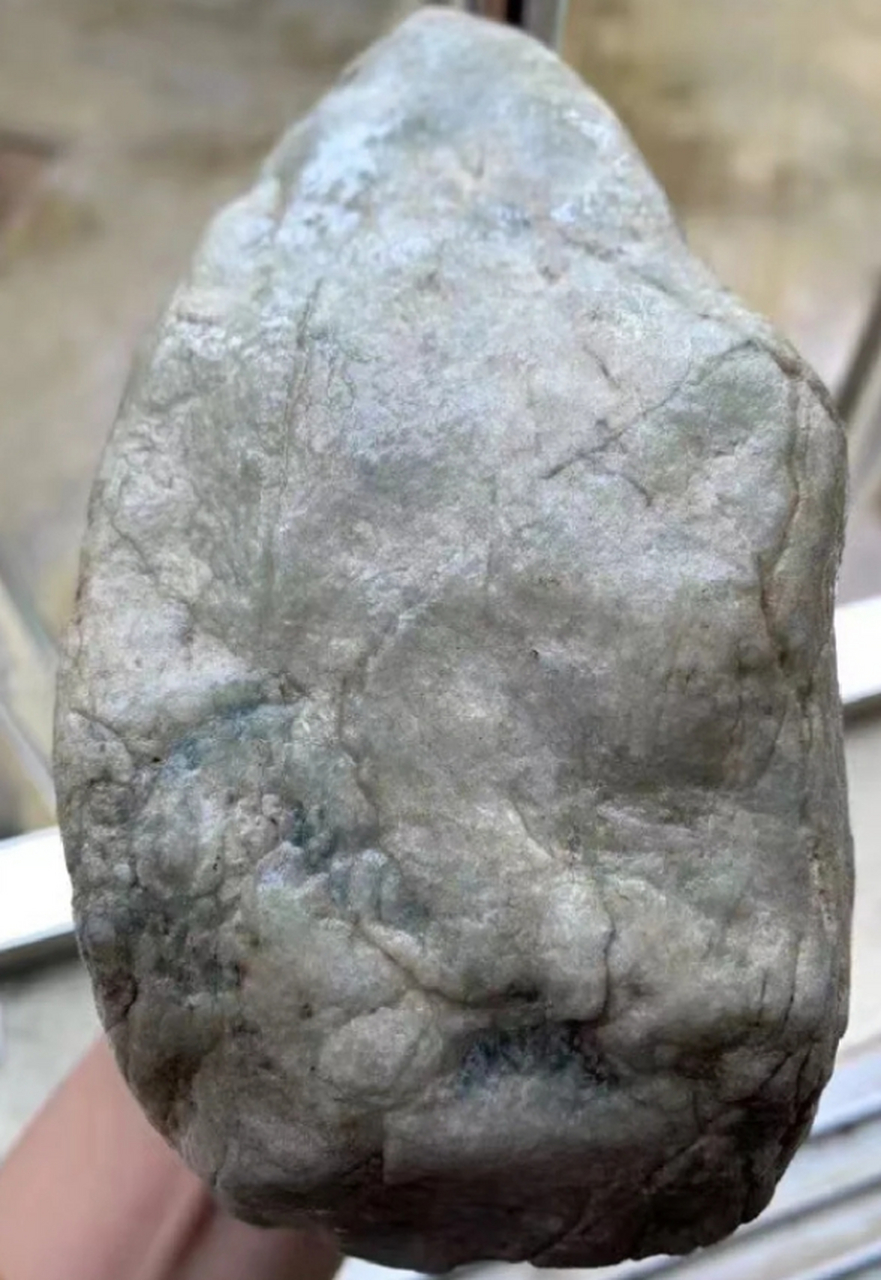 48公斤,经典包浆皮,全身脱沙不变种,天空蓝底,带飘花,种老水头足,荧光