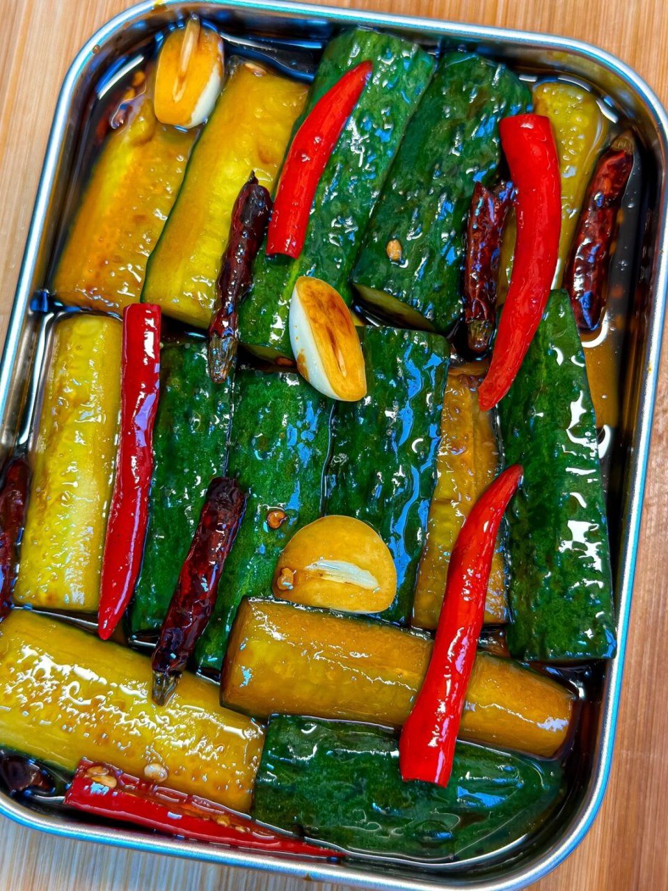 夏天来了,腌黄瓜条成了我家餐桌上的常客