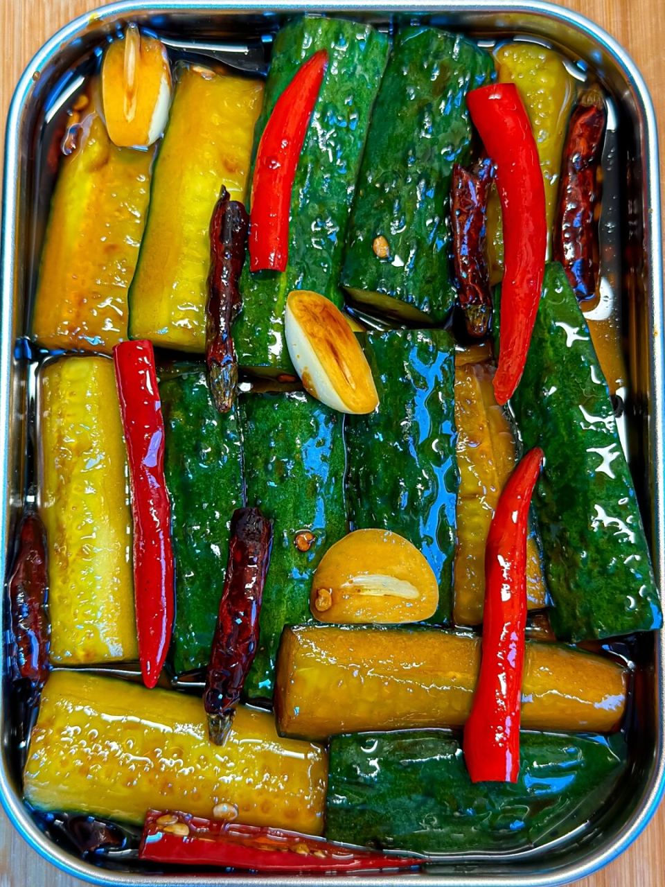 夏天来了,腌黄瓜条成了我家餐桌上的常客