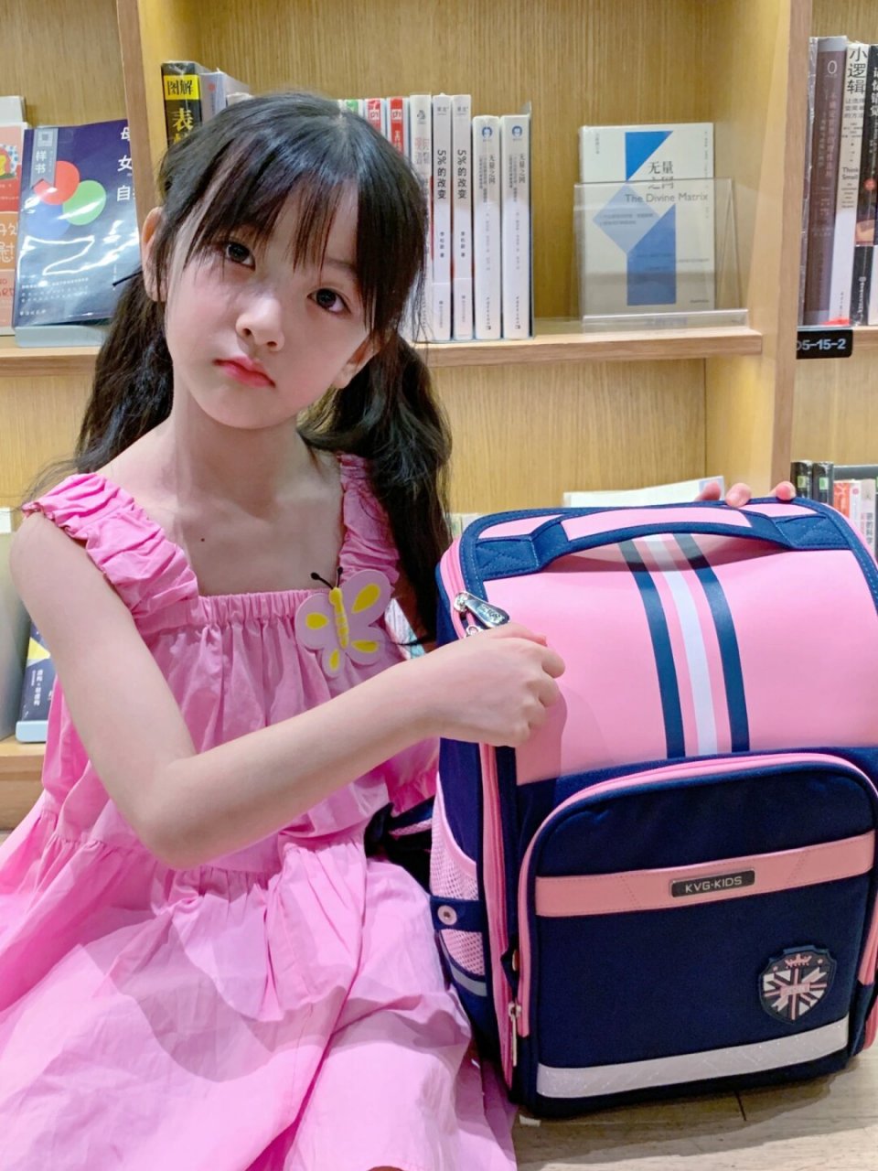 图书馆偶遇双马尾女孩～