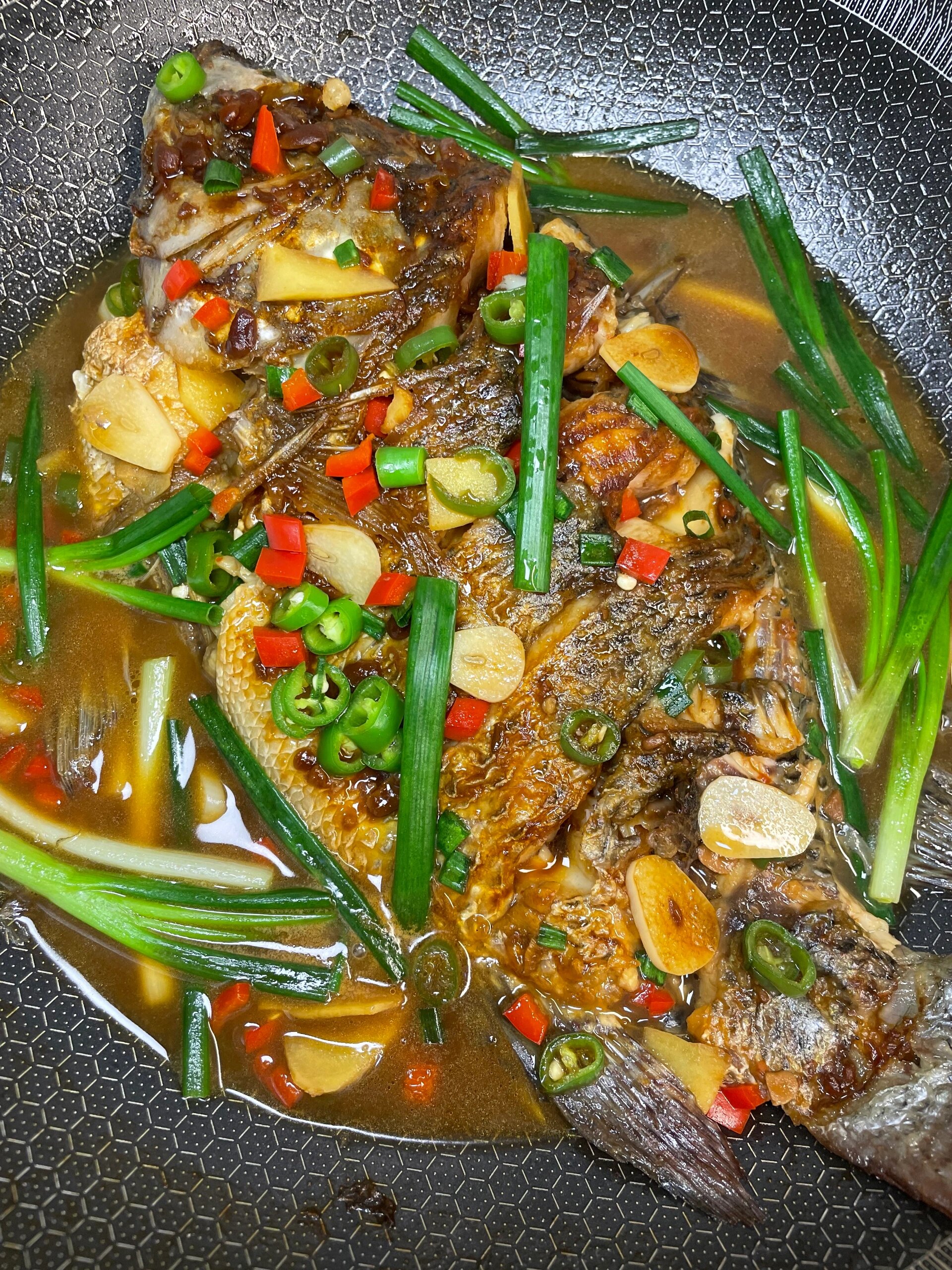 红烧罗非鱼!香辣美味!肉质鲜嫩.@阿升爱风景的动态