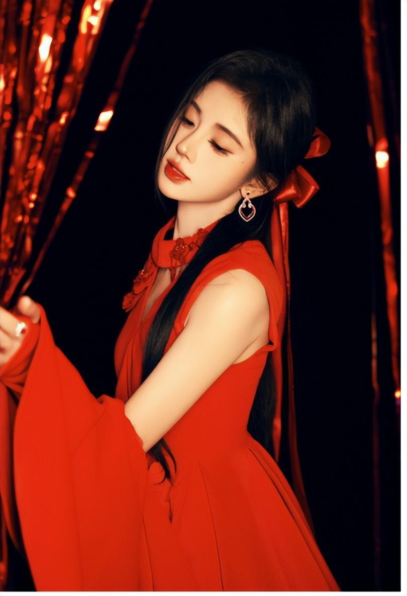 鞠婧祎红装中国风,2024元旦最美照曝光