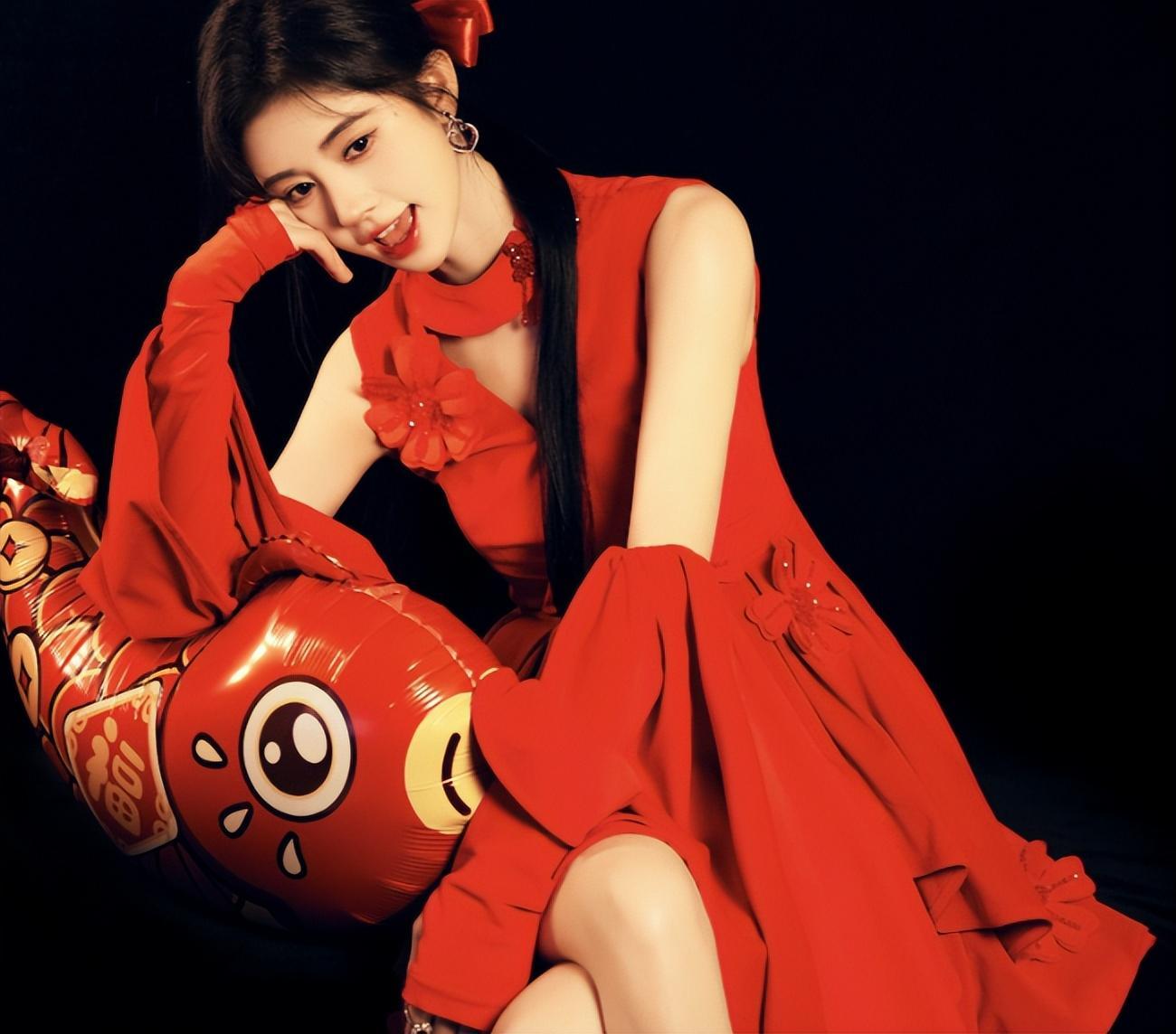 鞠婧祎红装中国风,2024元旦最美照曝光