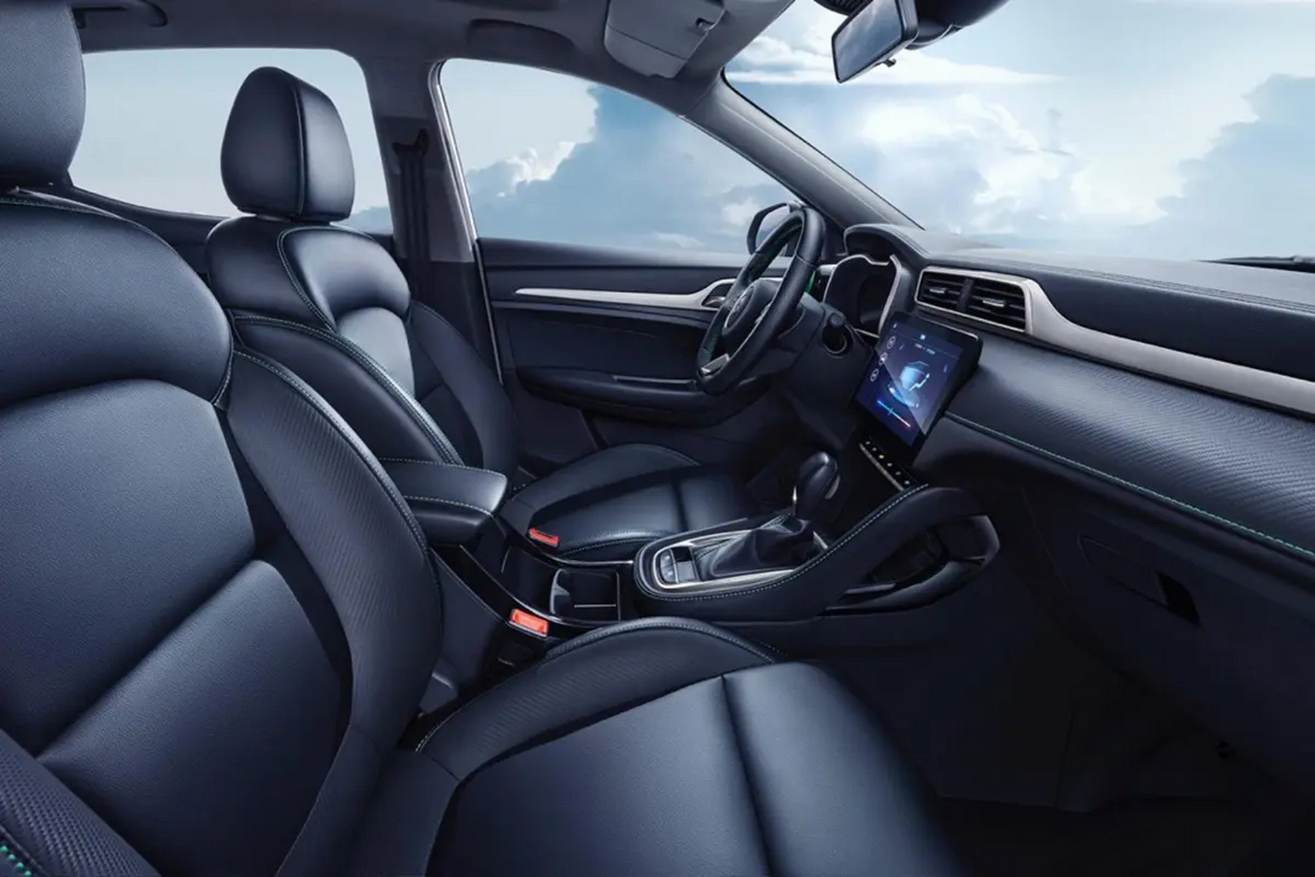 摘要: 名爵zs外观迷人,内部空间合理,驾驶感受稳定,内饰高级舒适,性价