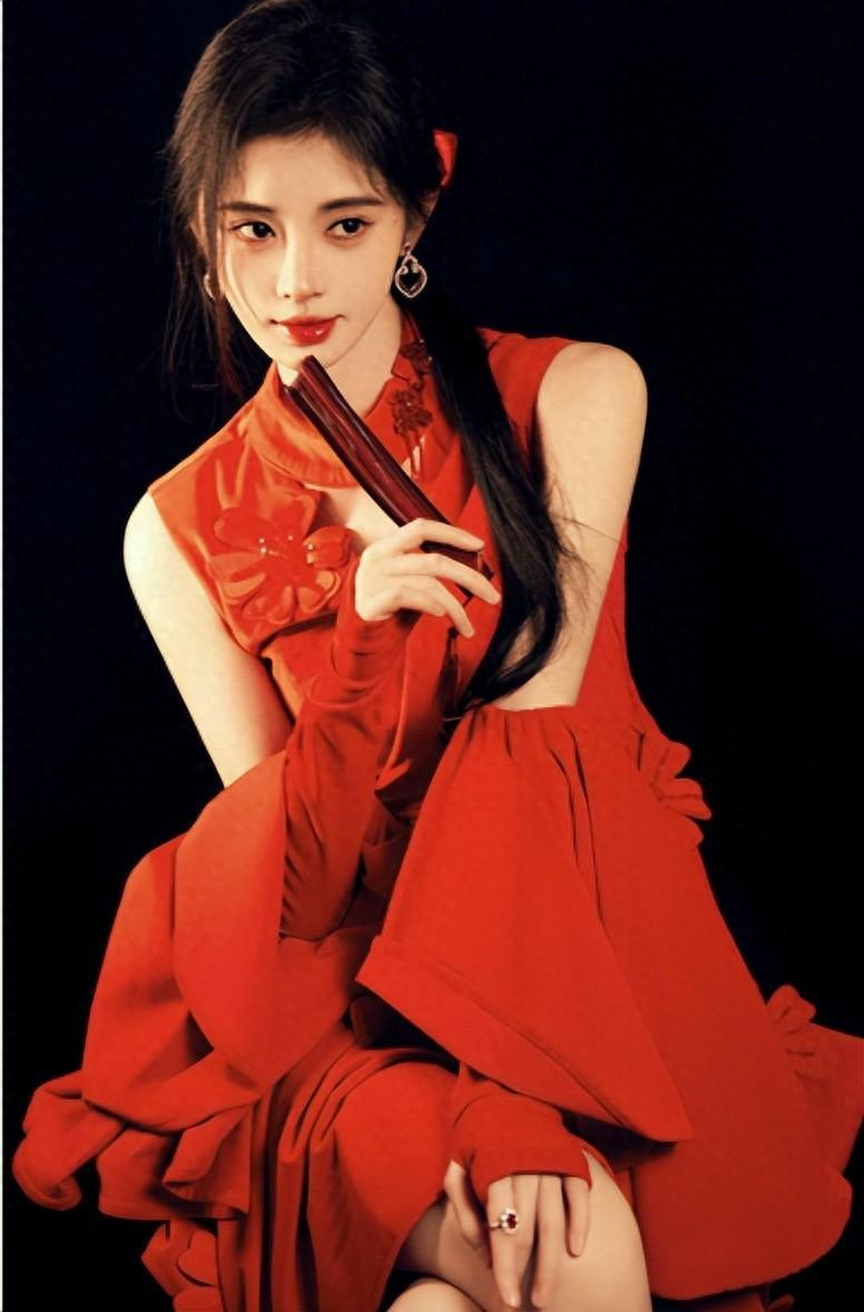鞠婧祎红装中国风,2024元旦最美照曝光