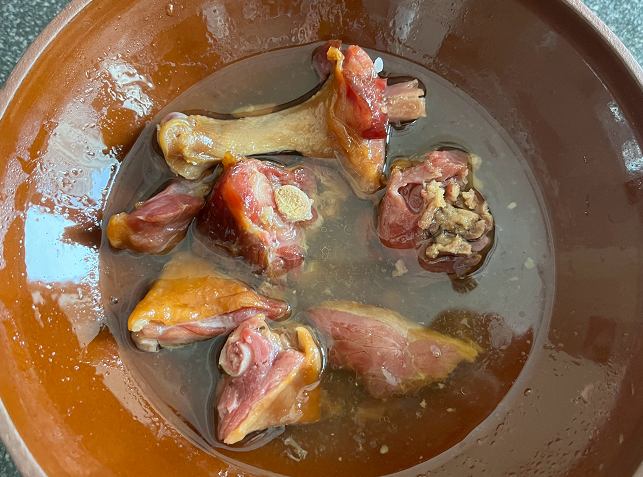 下面将介绍腊鸭腿的制作方法和腌制时间.