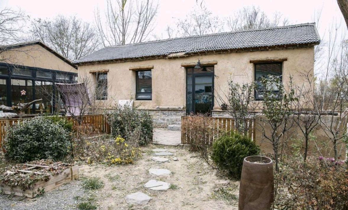 俗语"大房压小房,两眼泪汪汪",啥意思?农村盖房有啥讲究?