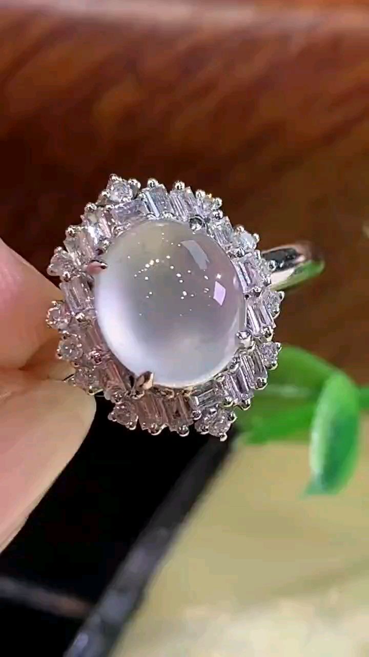 老公五百买的石头做了个白色戒指,做出来这个效果是不是值了?-度小视