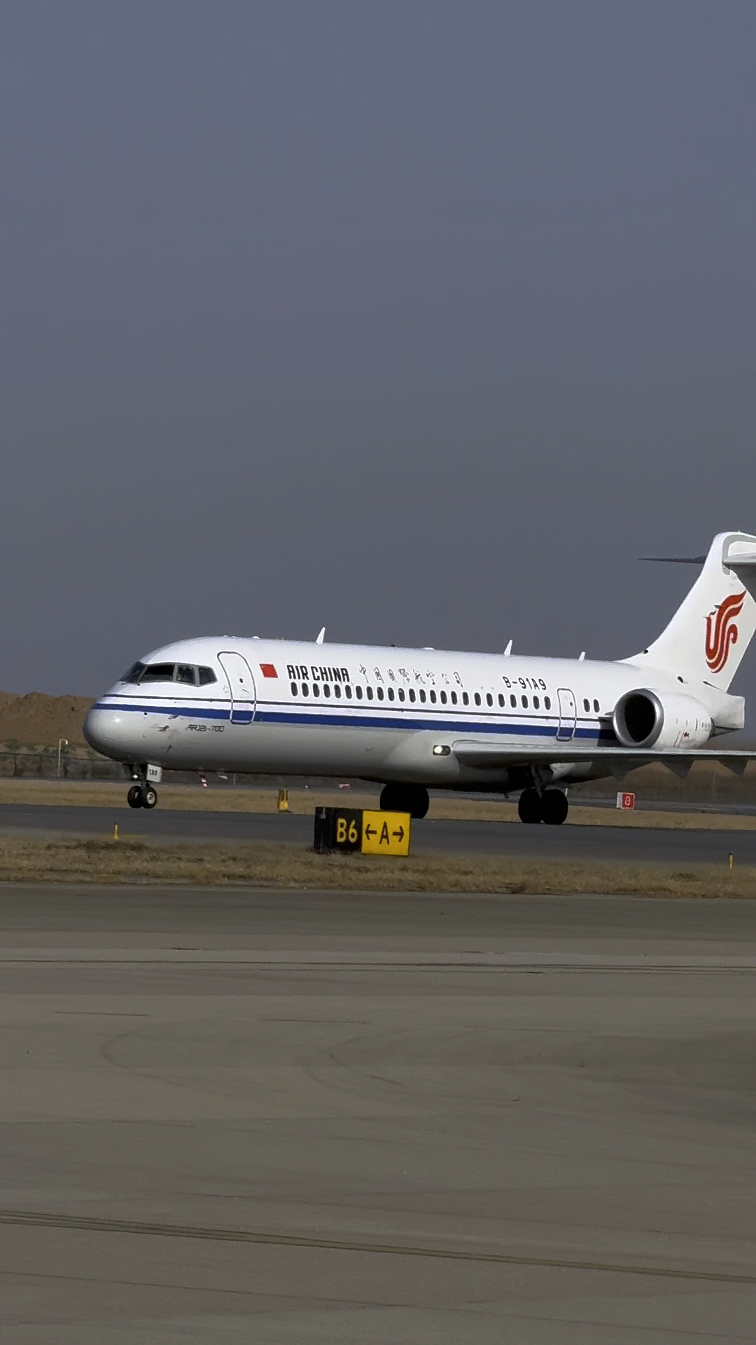 国航国产大飞机arj21霸气滑行!c919,c929,早日崛起!-度小视