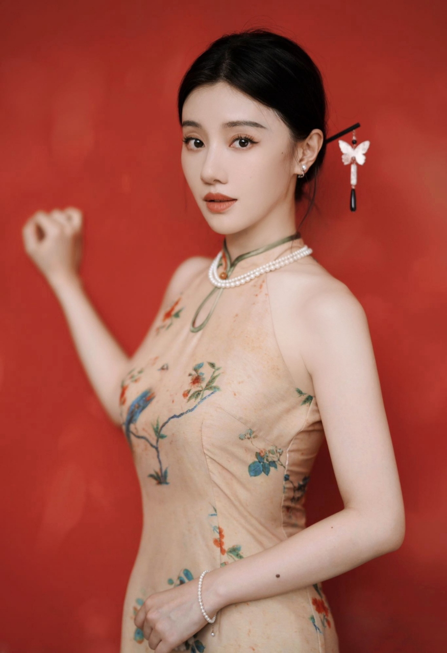 王鹤润穿旗袍好有韵味,优雅精致,温柔婉约!